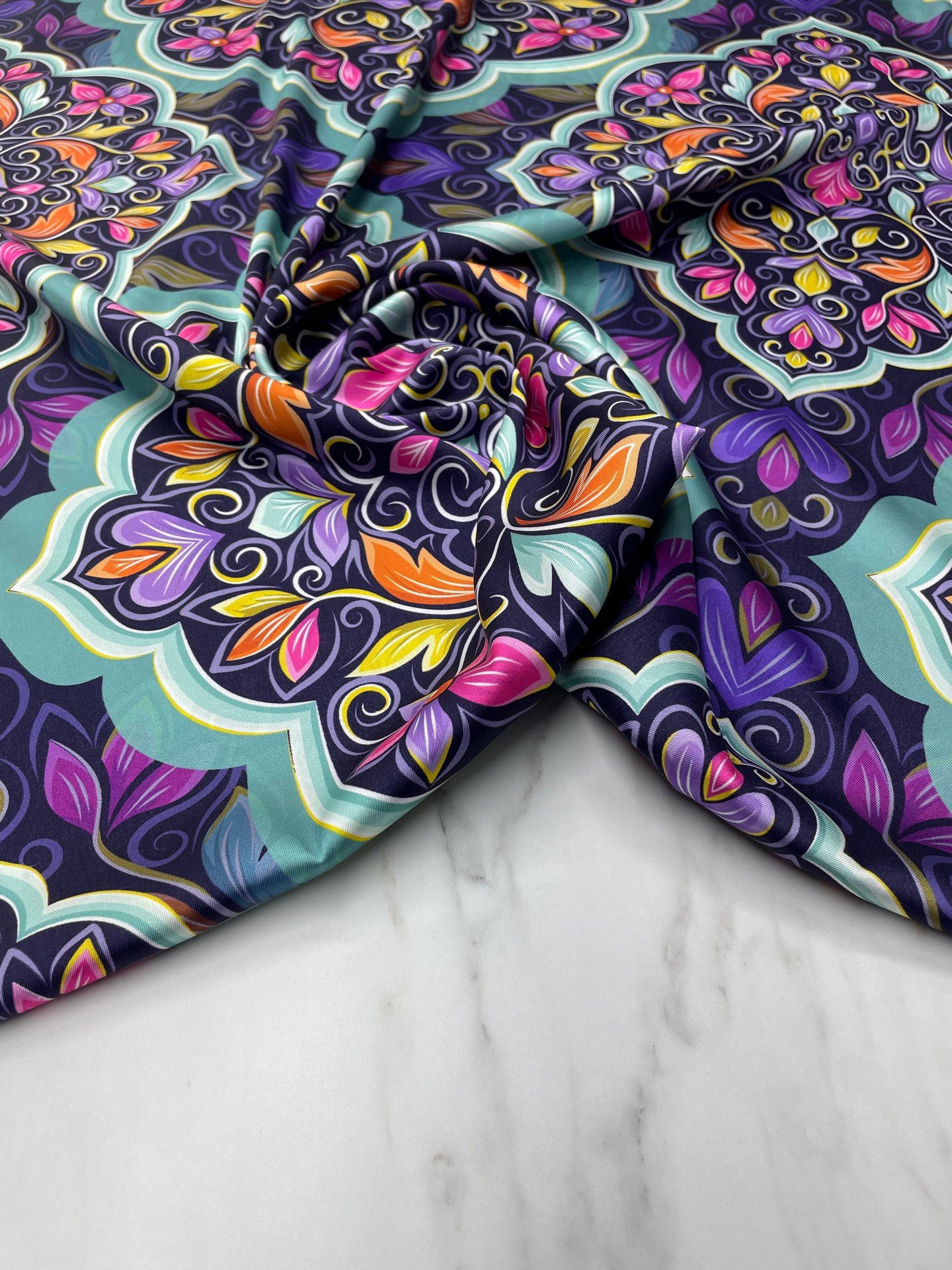 Nakış Desen Elbiselik Gömleklik Tivil Saten Kumaş