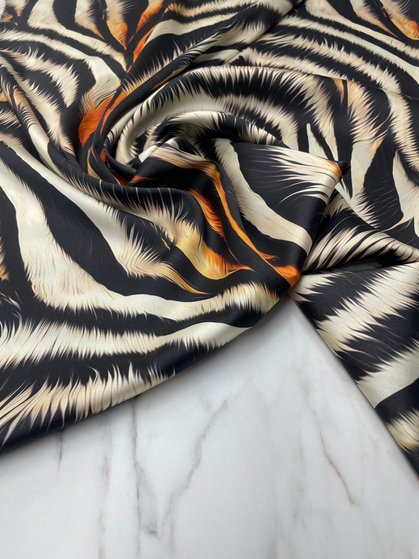 Kaplan Desen Elbiselik Gömleklik Tivil Saten Kumaş