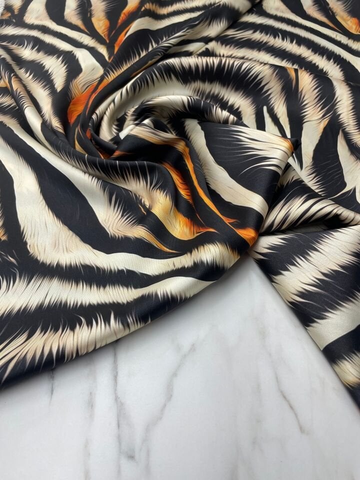 Kaplan Desen Elbiselik Gömleklik Tivil Saten Kumaş