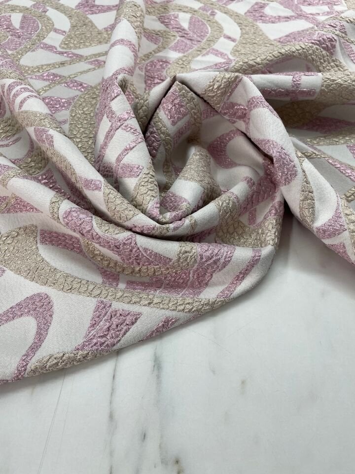 Pembe Çizgili Desen Elbiselik Brokar Kumaş