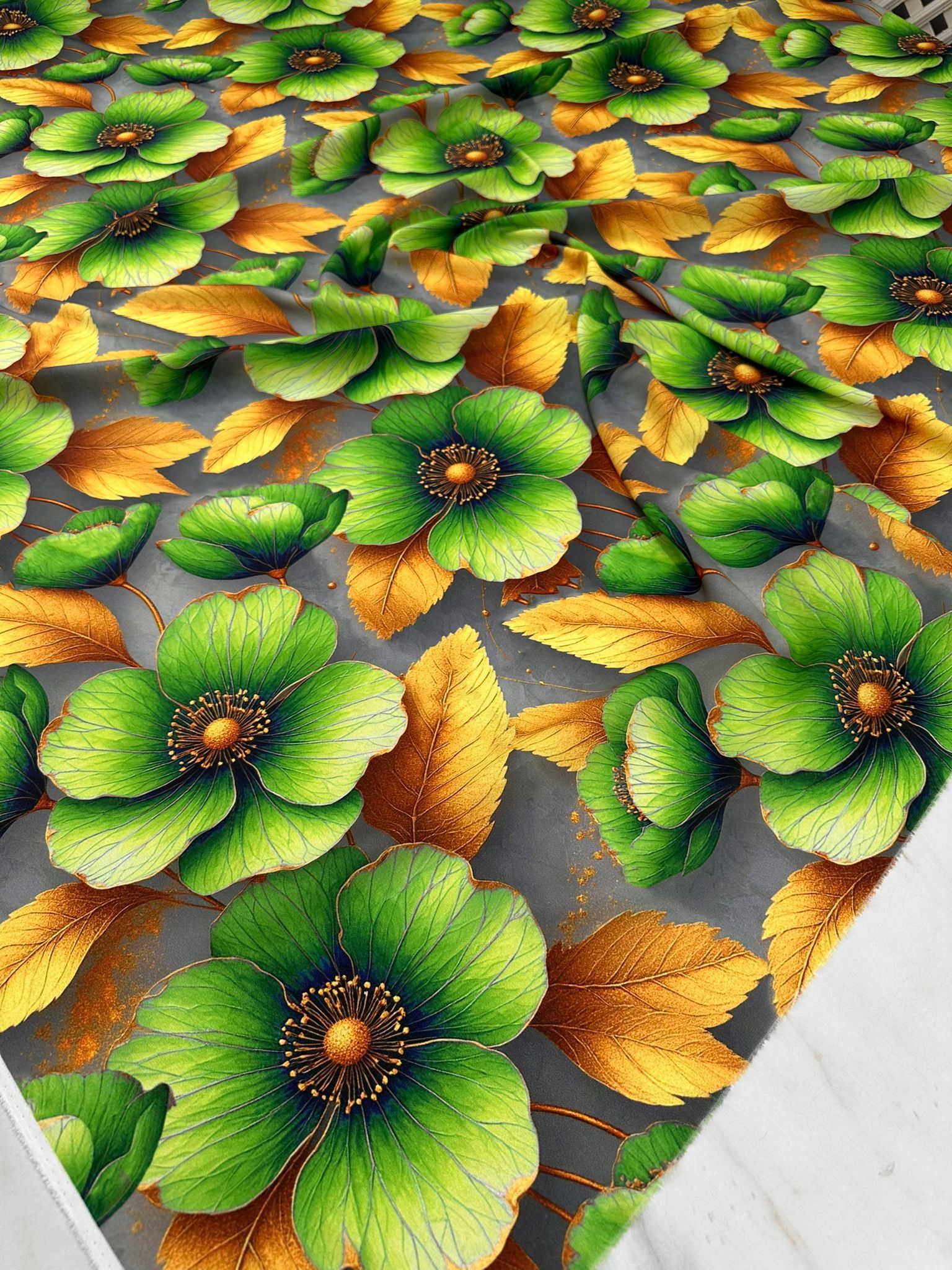 Çeşme Gülü Desen Dijital Krep Kumaş