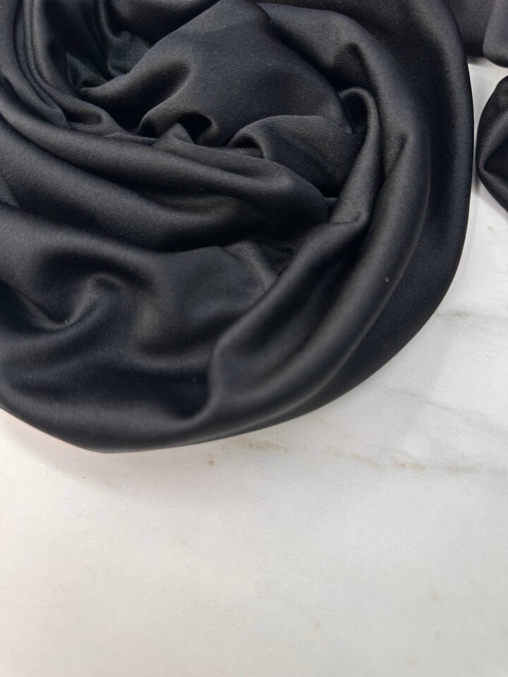 Siyah Likralı Astar