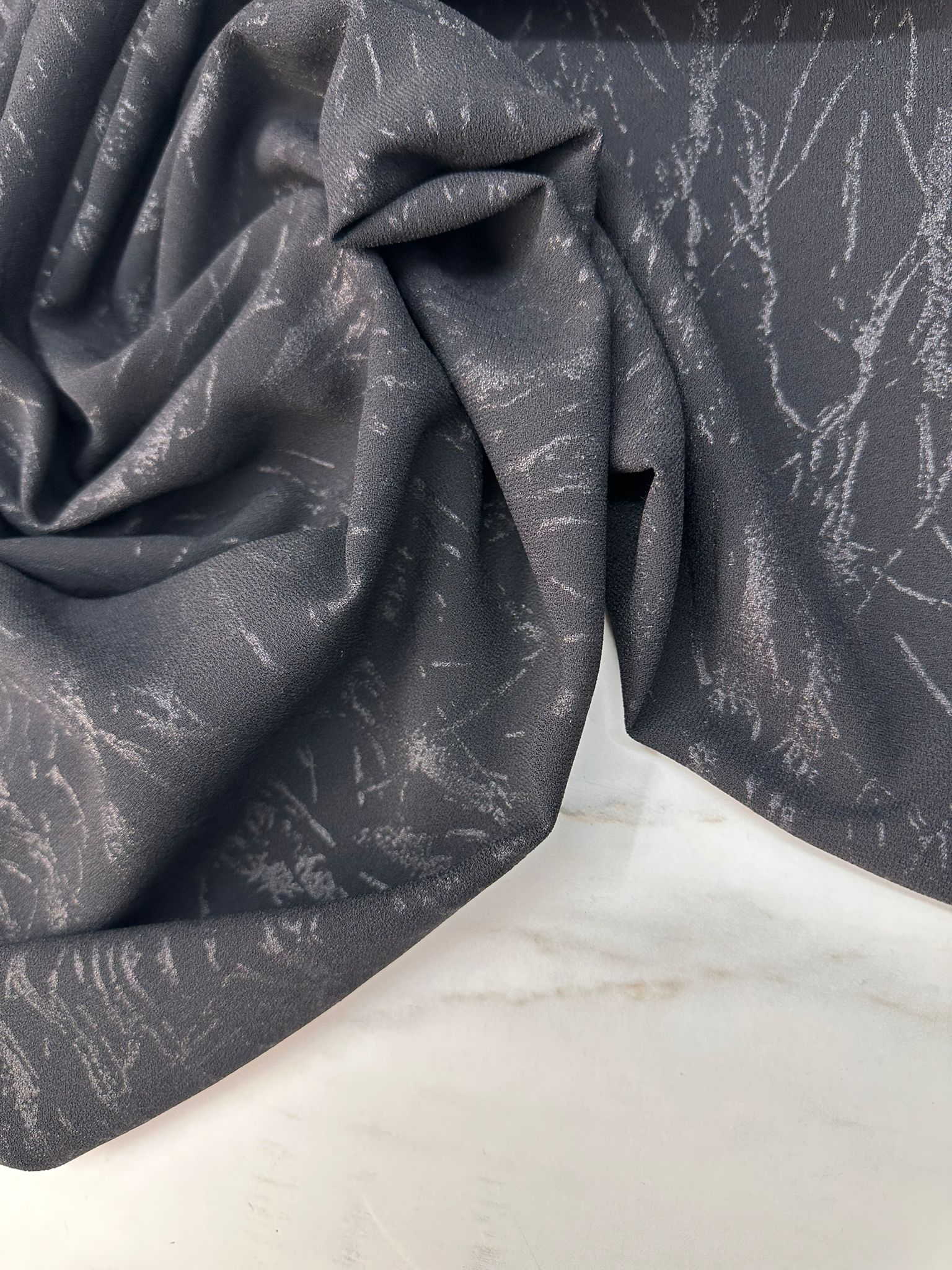 Fantazi Siyah Yakma Desen Krep Kumaş Yumuşak Dökümlü