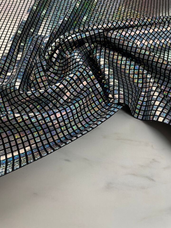 Gümüş Özel Tasarım Elbiselik Kesme Hologram Kumaş