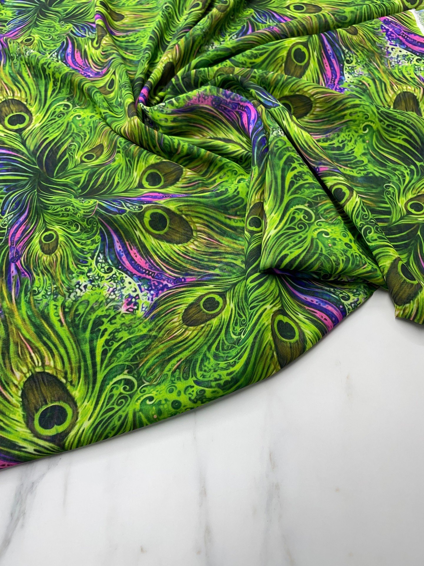 Yeşil Tavus Tüyü Desen Elbiselik Şifon Kumaş