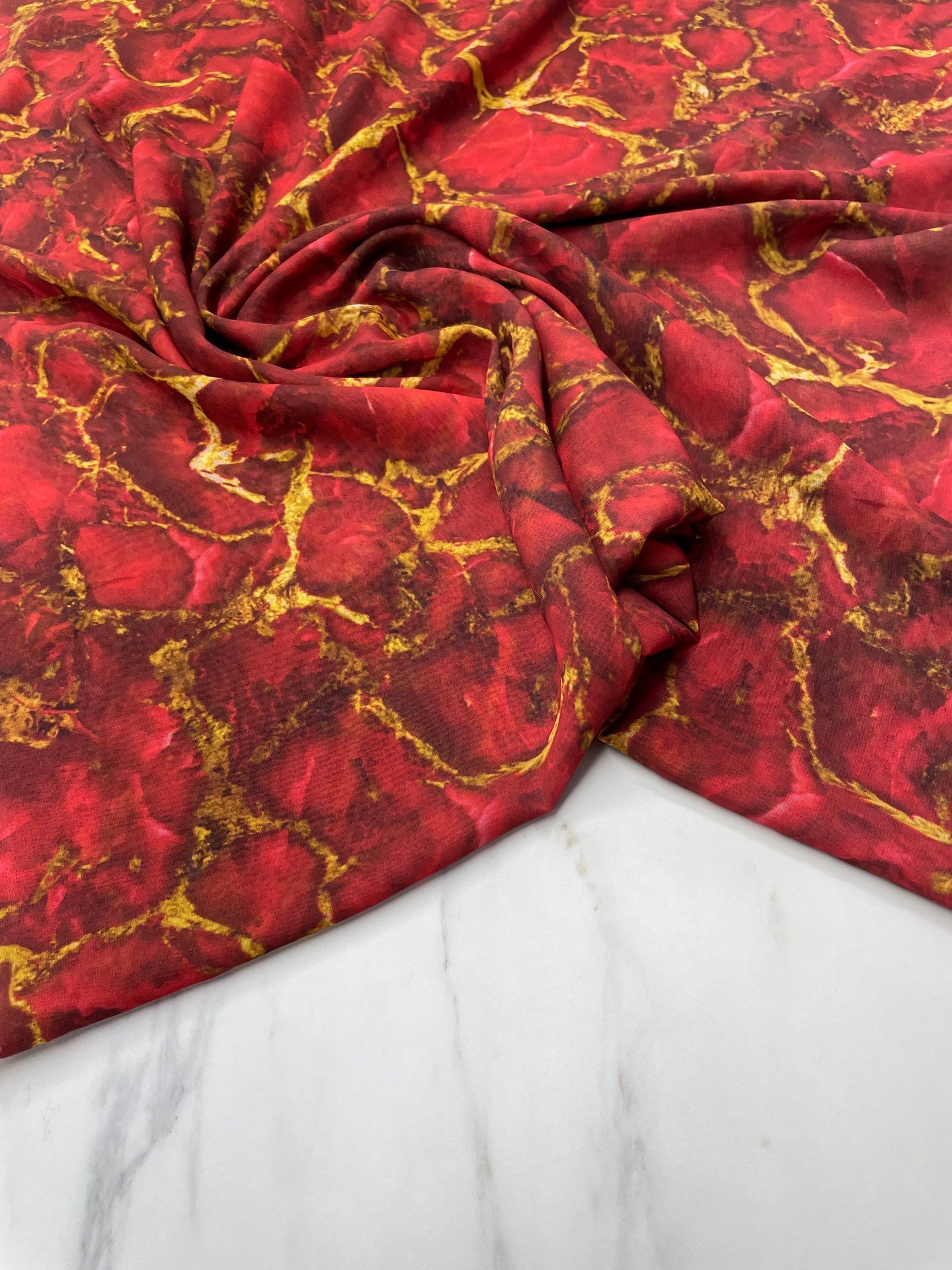 Kırmızı Mermer Desen Elbiselik Şifon Kumaş