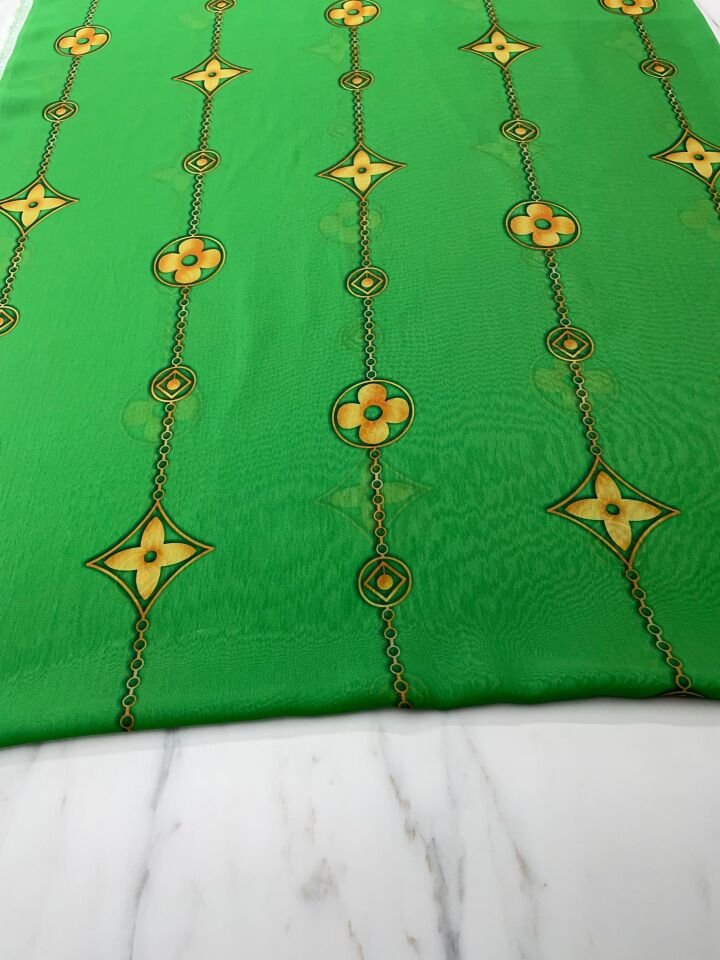 Yeşil Leo Desen Elbiselik Şifon Kumaş