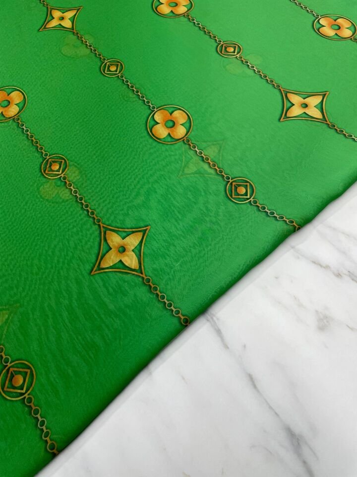 Yeşil Leo Desen Elbiselik Şifon Kumaş