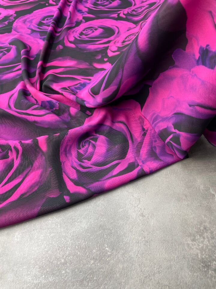 Büyük Gül Desen Elbiselik Şifon Kumaş