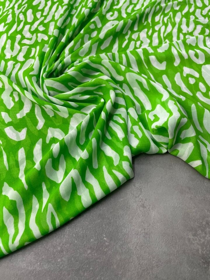 Yeşil Leopar Desen Elbiselik Şifon Kumaş