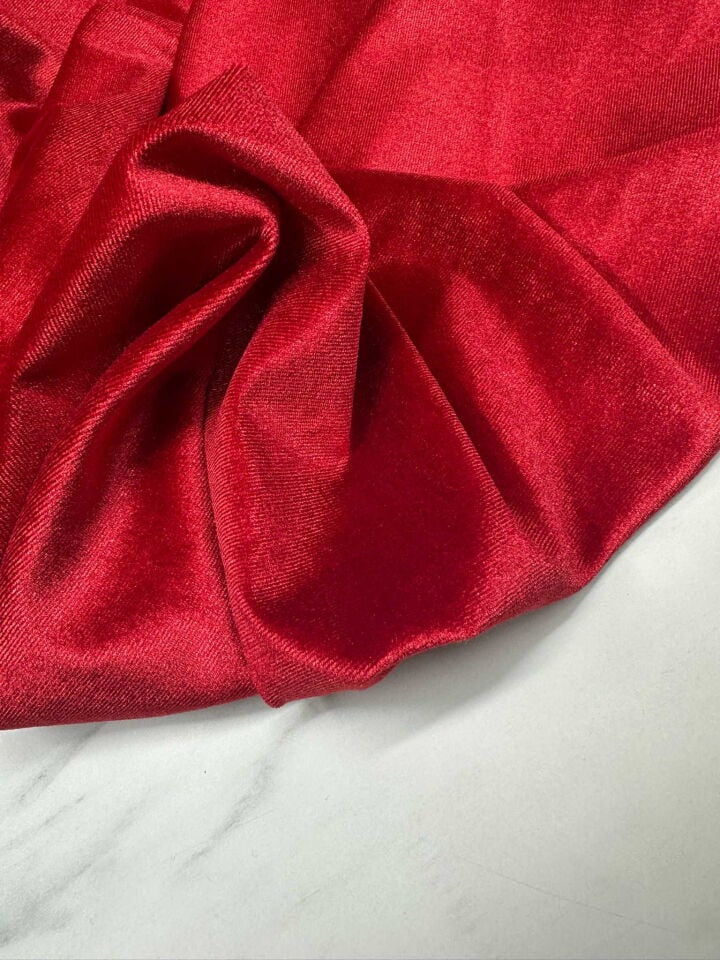 Kırmızı İpek Kadife