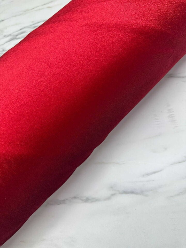 Kırmızı İpek Kadife