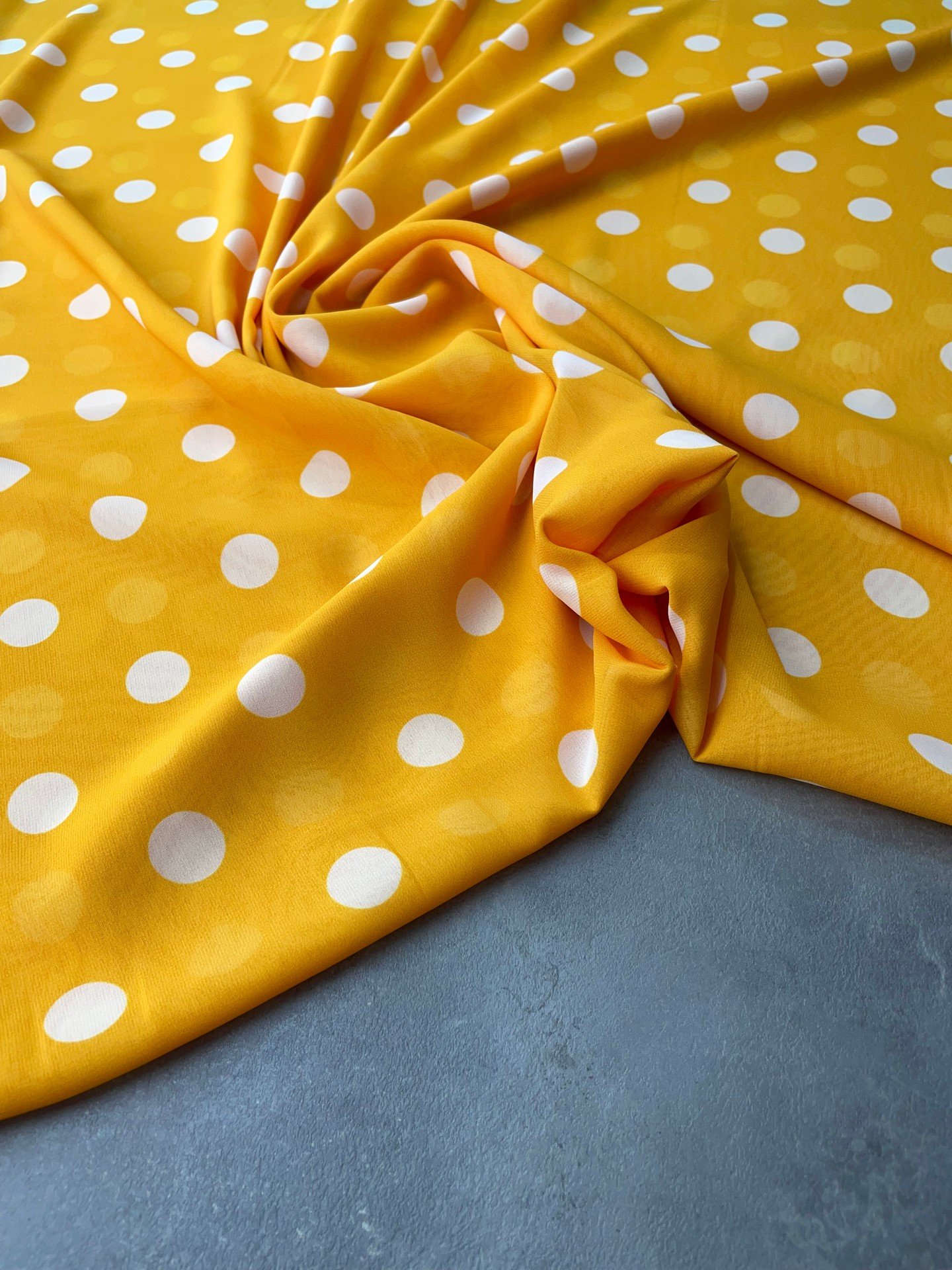 Sarı Puantiye Desen Elbiselik Şifon Kumaş