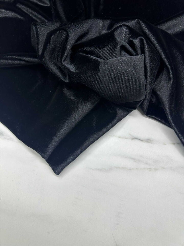 Siyah İpek Kadife