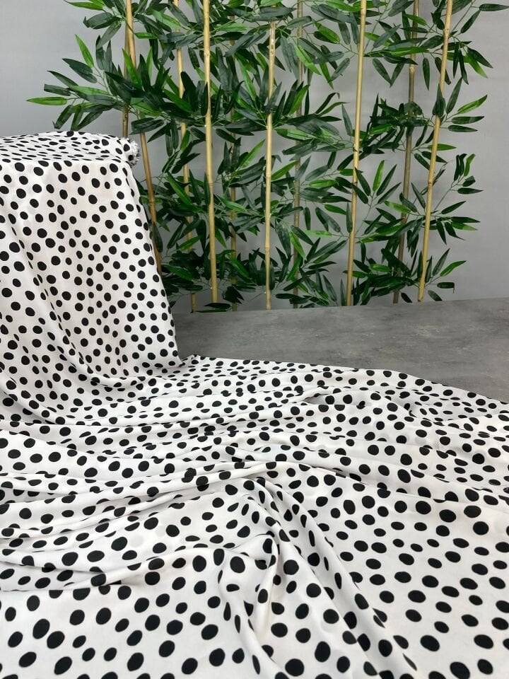 Beyaz Puantiye Desen Elbiselik Şifon Kumaş