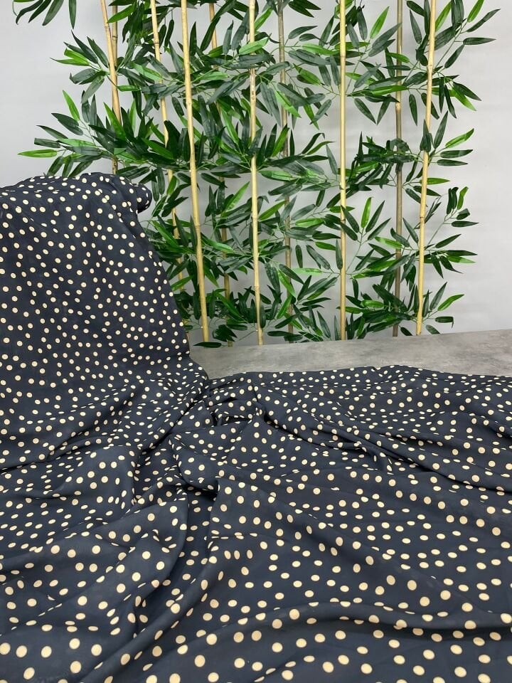 Siyah Puantiye Desen Elbiselik Şifon Kumaş