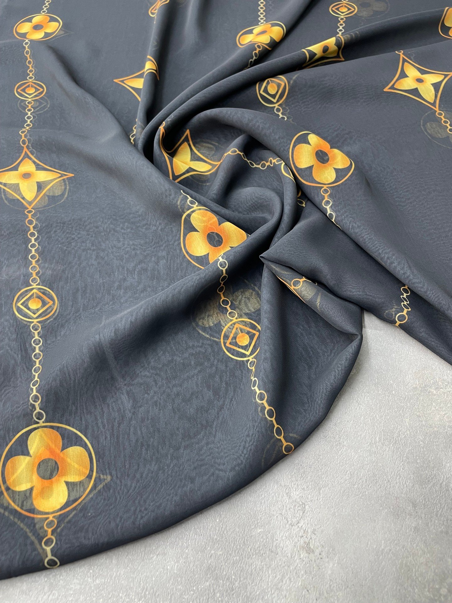 Siyah Leo Desen Elbiselik Şifon Kumaş