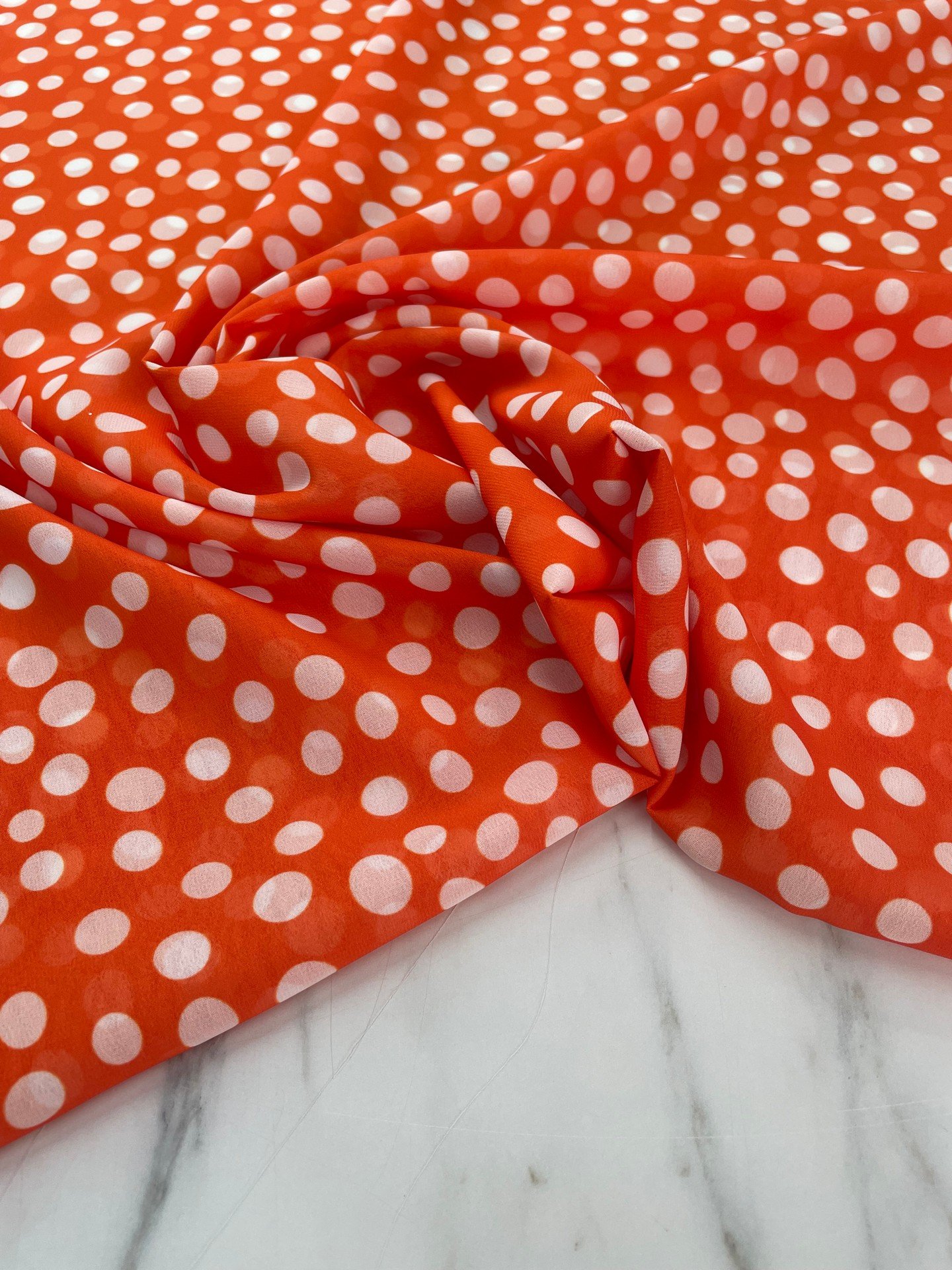Turuncu Puantiye Desen Elbiselik Şifon Kumaş