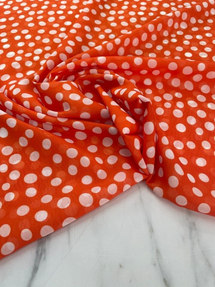 Turuncu Puantiye Desen Elbiselik Şifon Kumaş