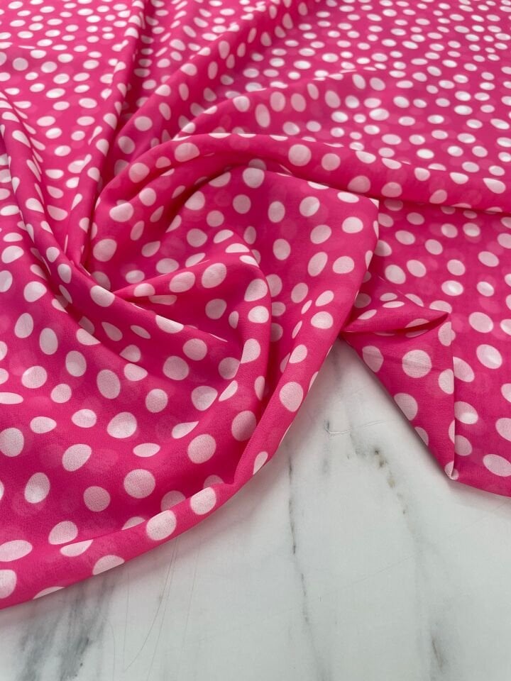 Pembe Puantiye Desen Elbiselik Şifon Kumaş