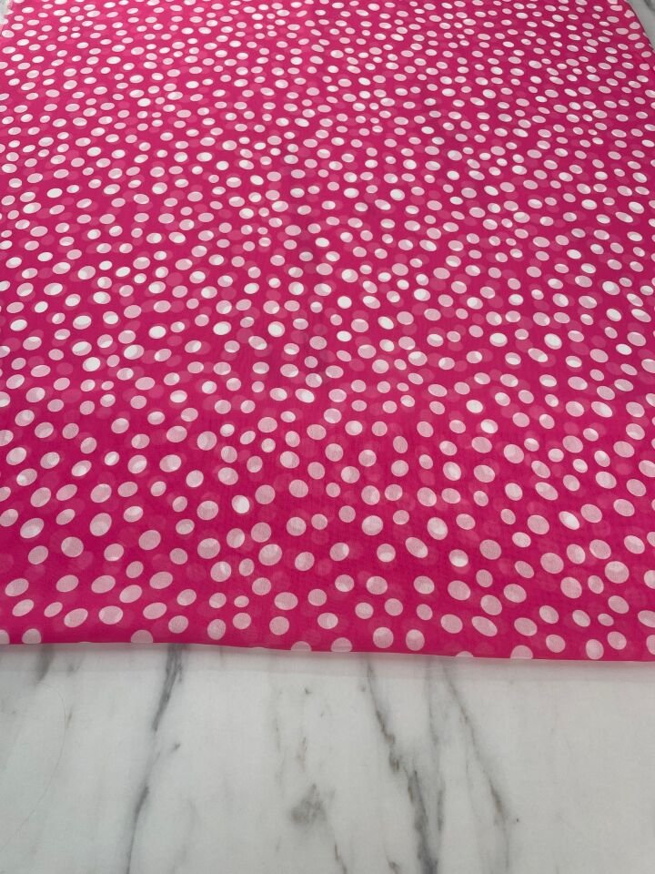 Pembe Puantiye Desen Elbiselik Şifon Kumaş