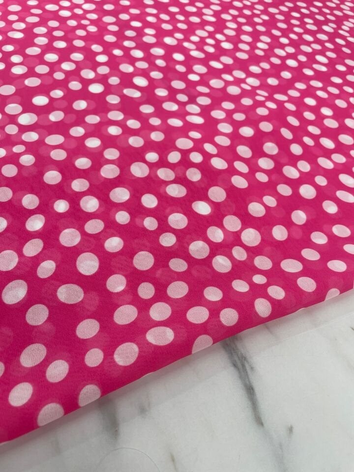 Pembe Puantiye Desen Elbiselik Şifon Kumaş