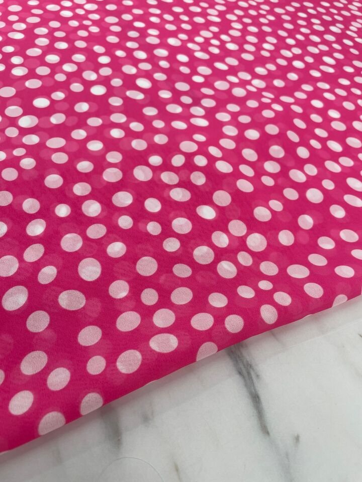 Pembe Puantiye Desen Elbiselik Şifon Kumaş