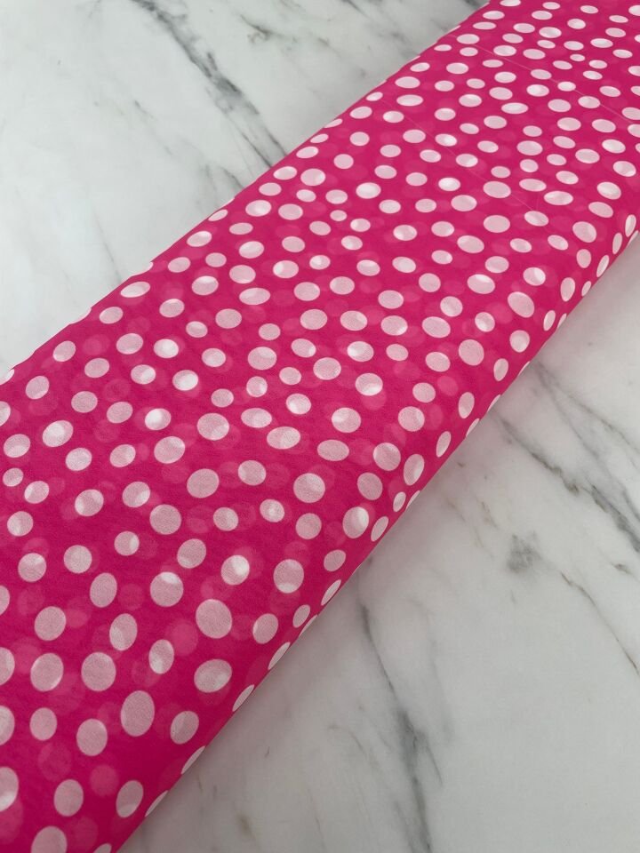 Pembe Puantiye Desen Elbiselik Şifon Kumaş