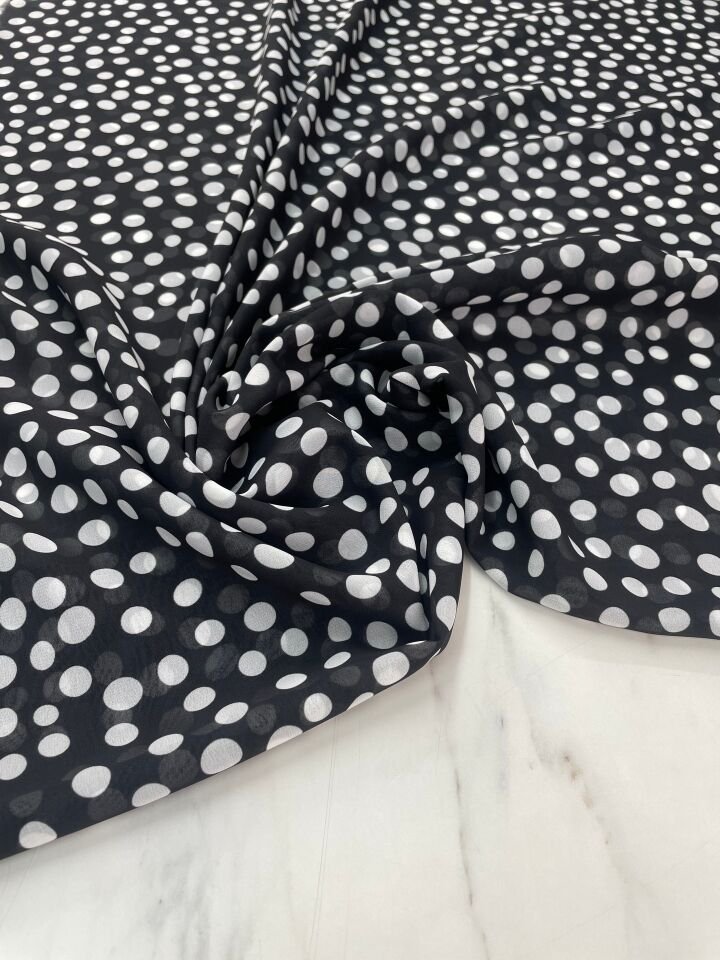 Siyah Puantiye Desen Elbiselik Şifon Kumaş