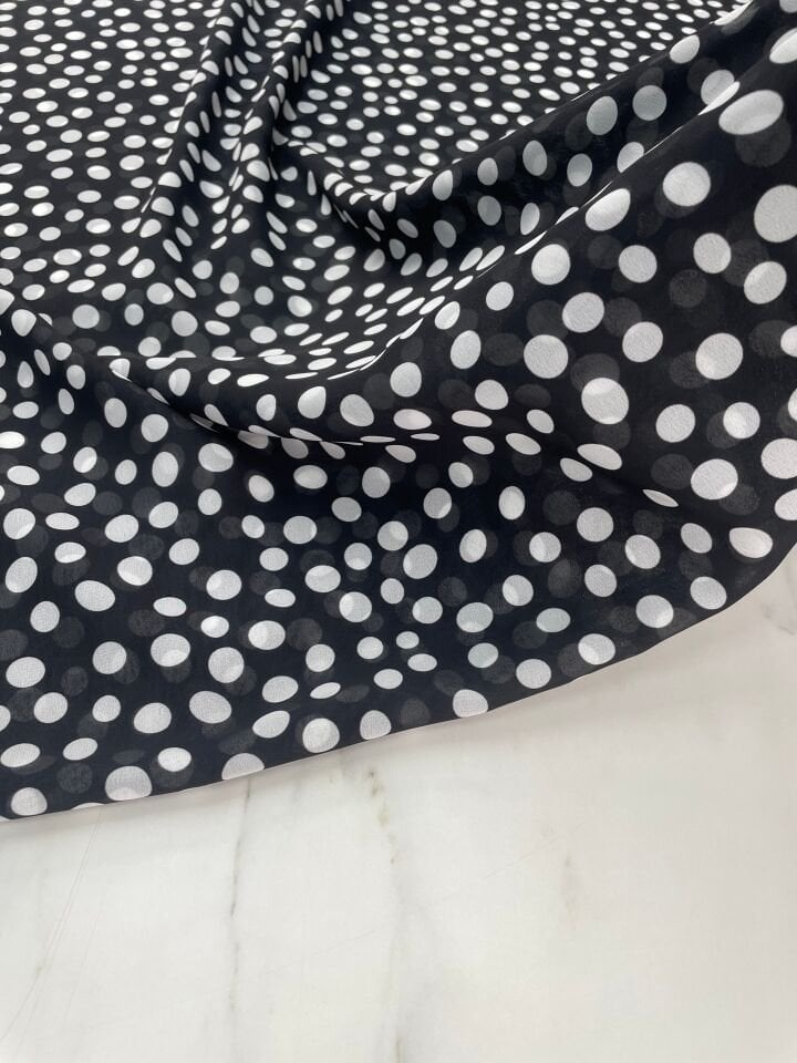Siyah Puantiye Desen Elbiselik Şifon Kumaş