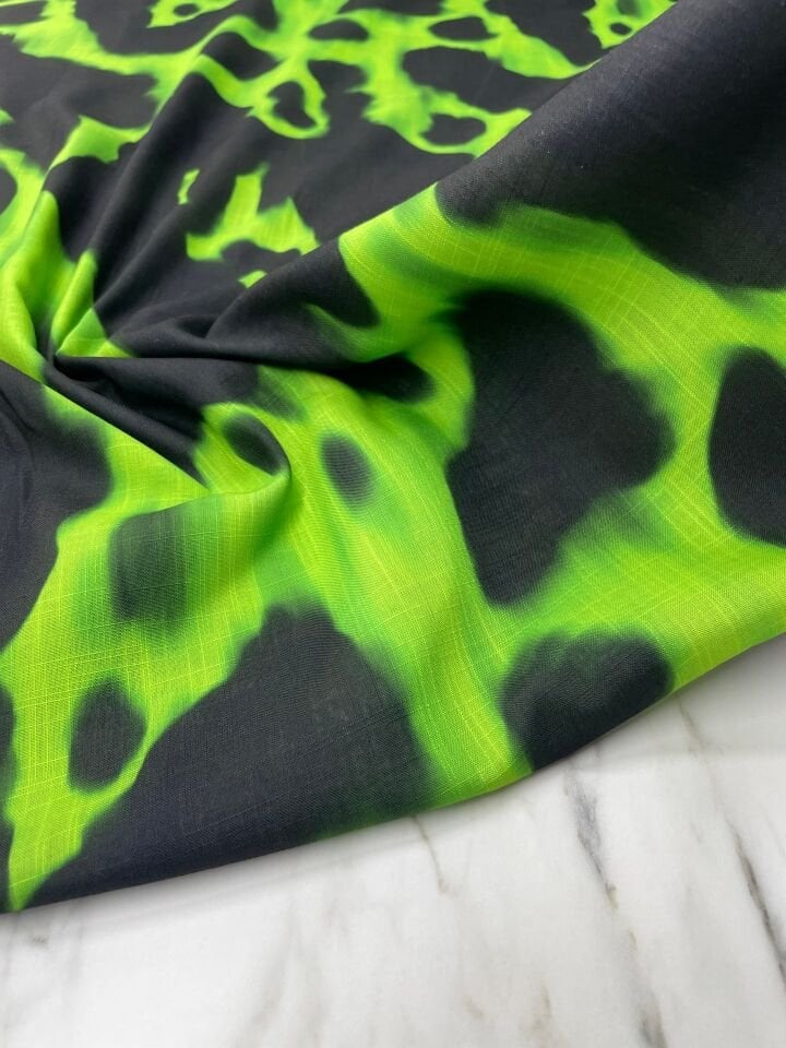 Yeşil Leo Desen Elbiselik Keten Kumaş