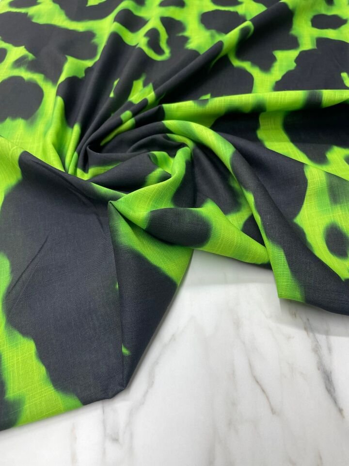Yeşil Leo Desen Elbiselik Keten Kumaş