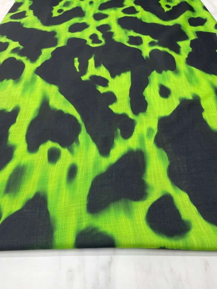 Yeşil Leo Desen Elbiselik Keten Kumaş