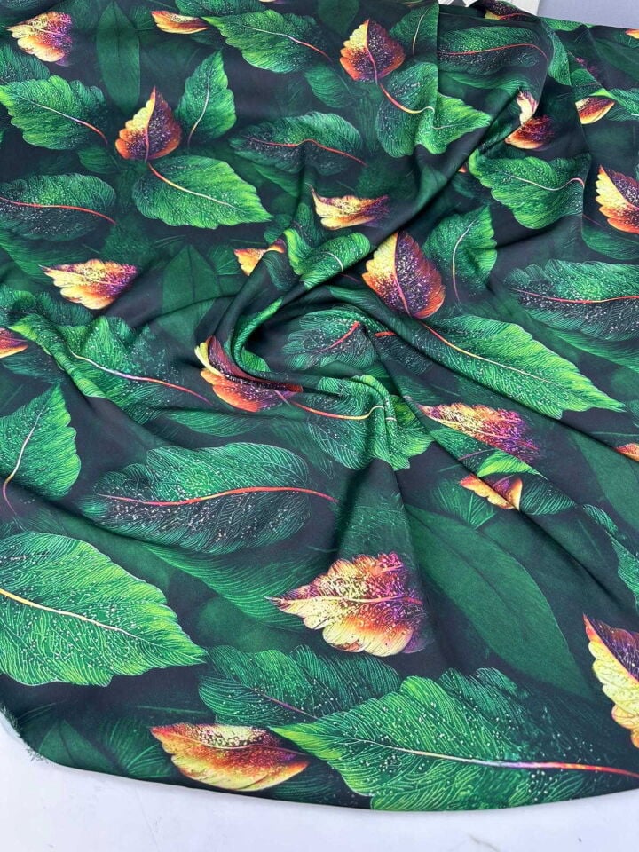 Fantazi Yaprak Desen İpek Saten Yumuşak Dökümlü Kırışmaz