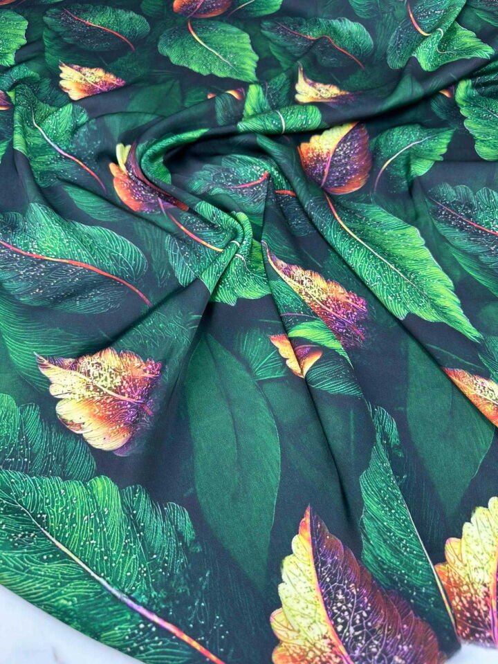 Fantazi Yaprak Desen İpek Saten Yumuşak Dökümlü Kırışmaz