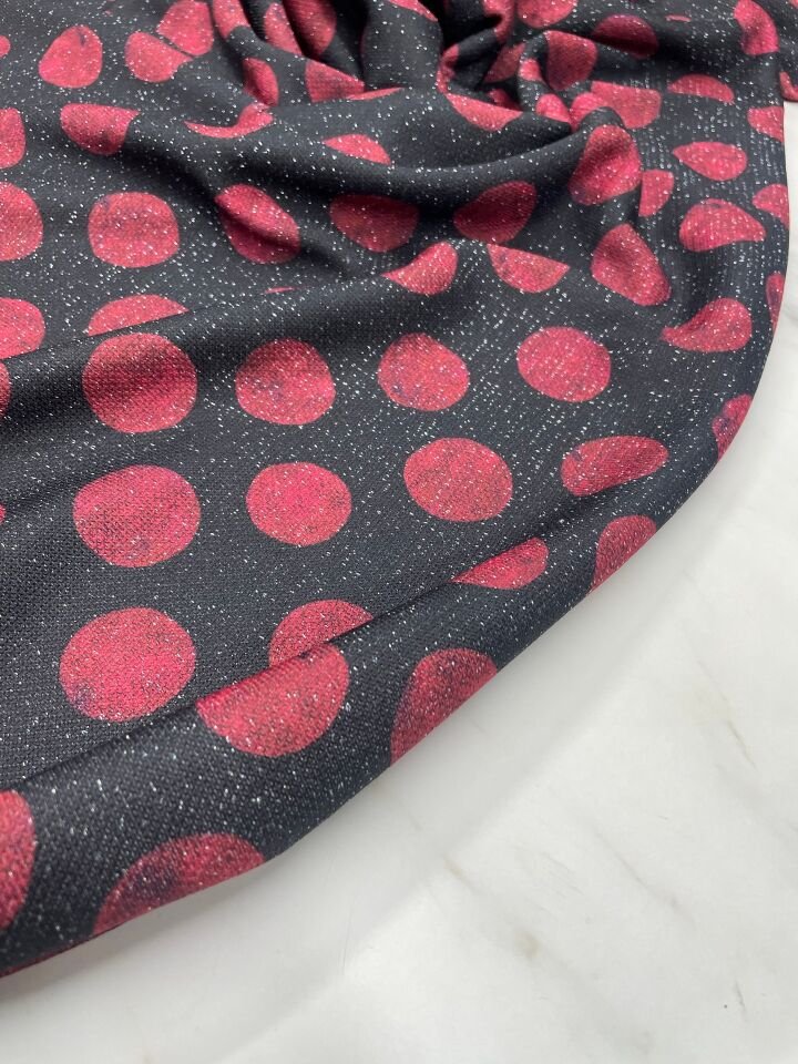 Kırmızı Yuvarlaklı Elbiselik Triko Kumaş