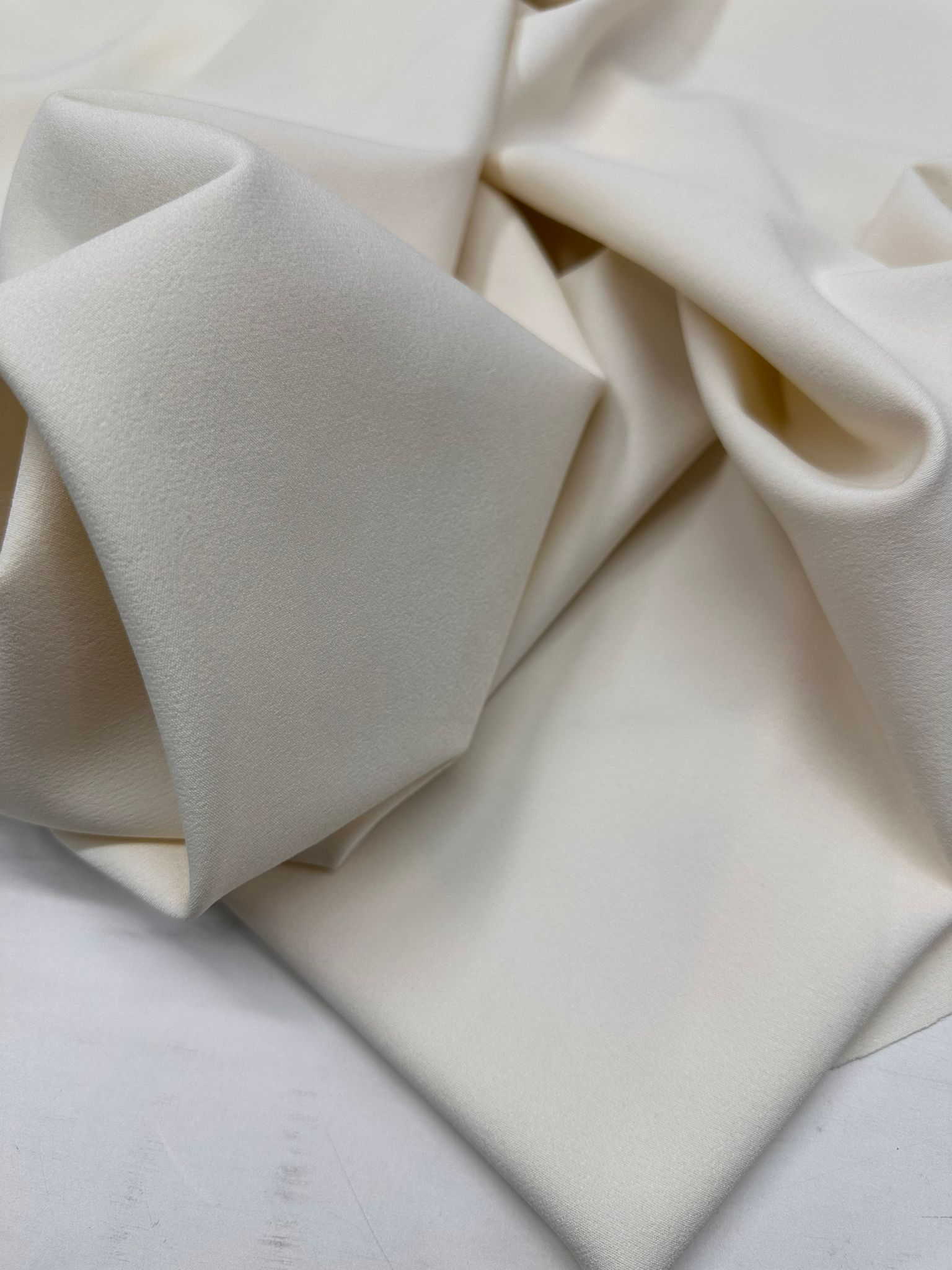 Krem Renk Likralı Dabıl Krep Kumaş Yumuşak Dökümlü