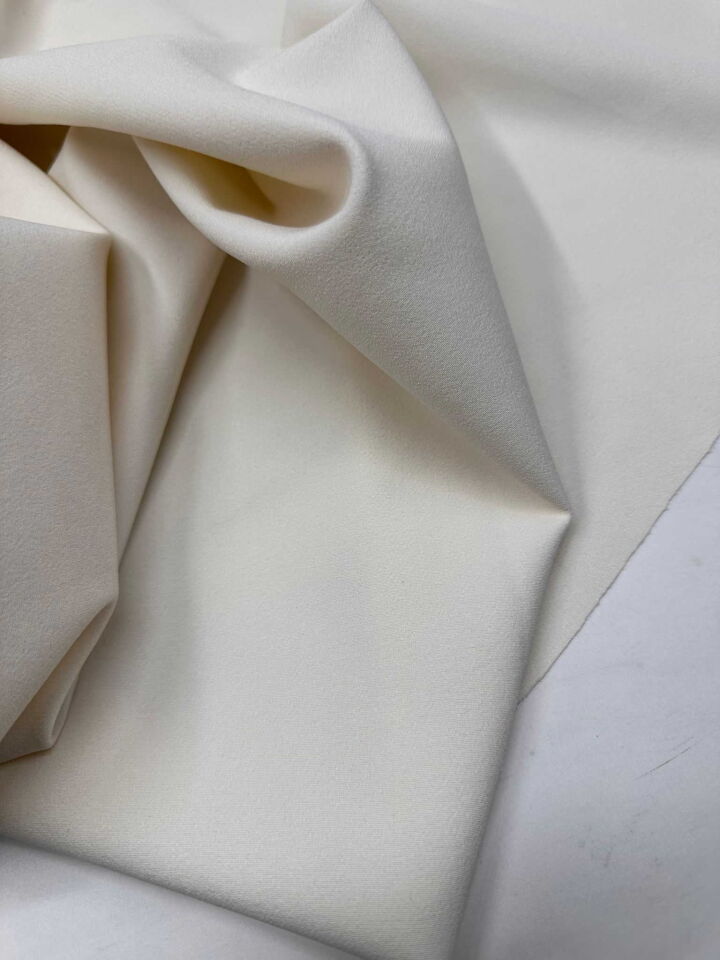 Krem Renk Likralı Dabıl Krep Kumaş Yumuşak Dökümlü