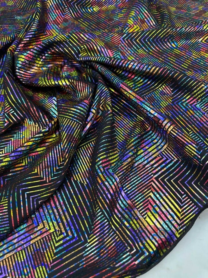 Fantzi Geometrik Desen Hologram Kablama Krep Kumaş