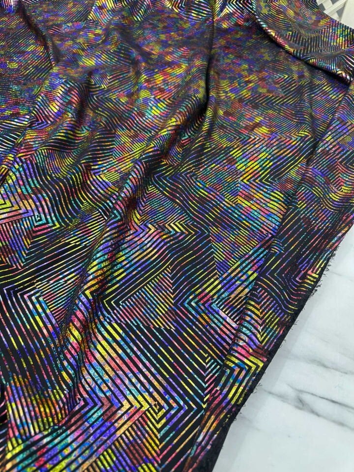 Fantzi Geometrik Desen Hologram Kablama Krep Kumaş