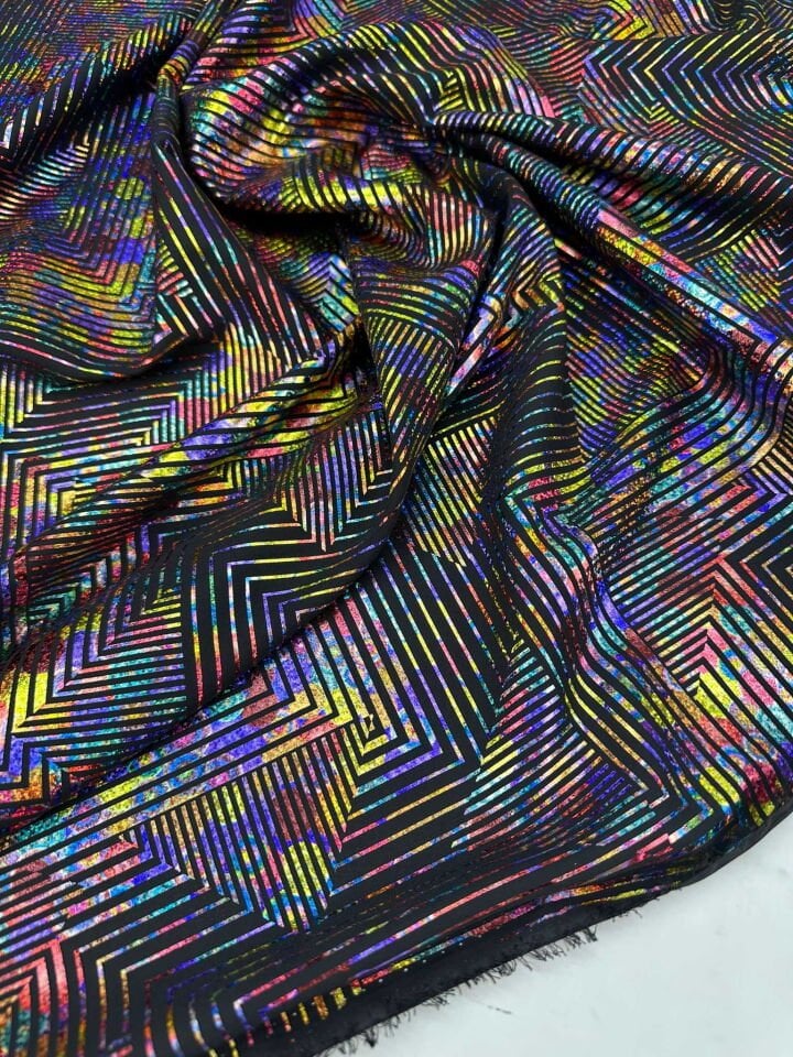 Fantzi Geometrik Desen Hologram Kablama Krep Kumaş