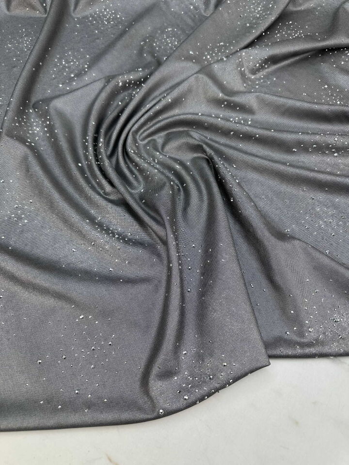 İndirimli Gri Taş İşleme Krep Kumaş Yumuşak Dökümlü