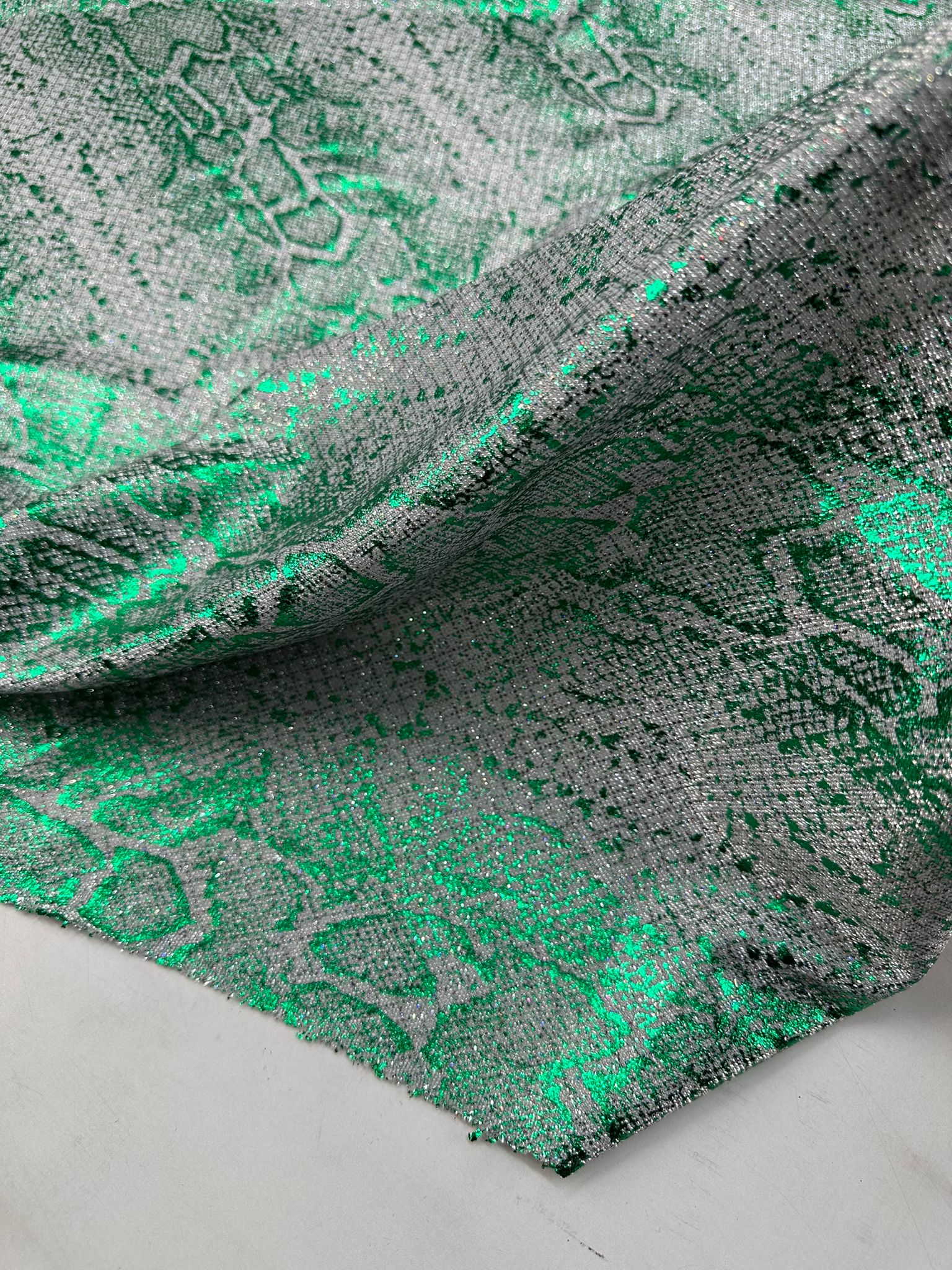 Fantazi Ürün Simli Yeşil Piton Desen Örme Kumaş Yumuşak Dökümlü