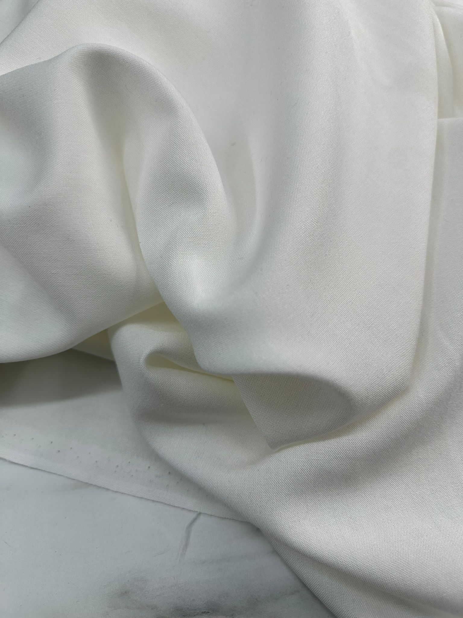 Düz Beyaz Viskon Yumuşak Dökümlü