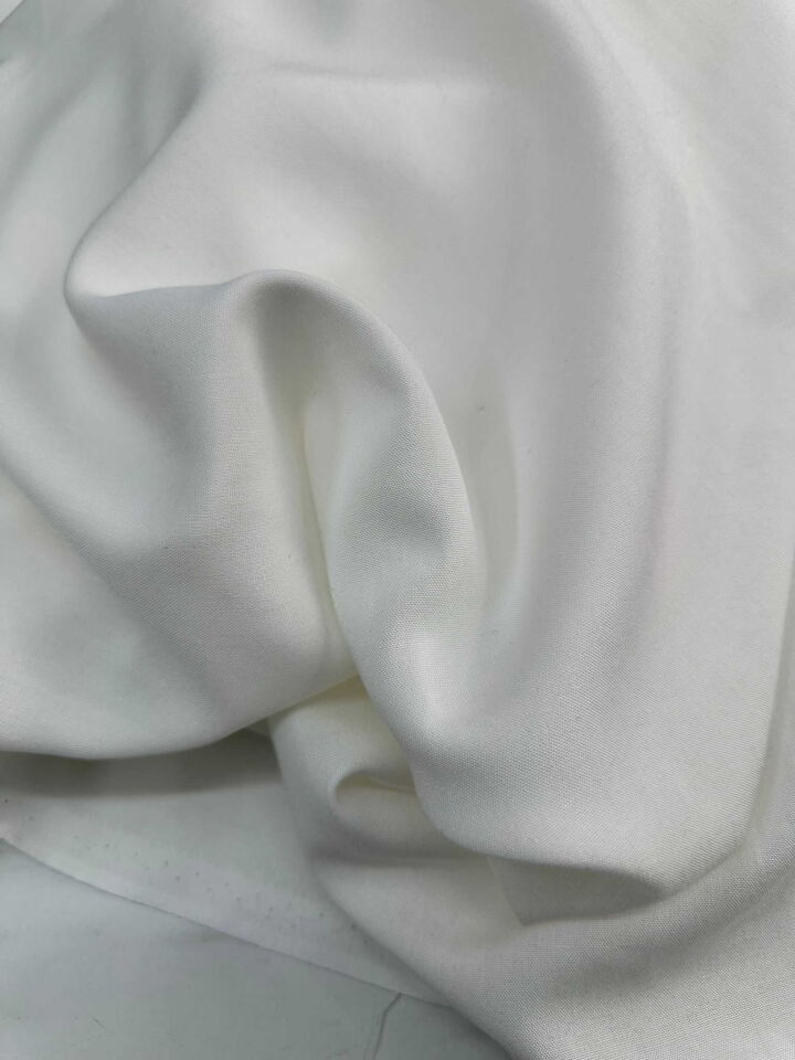 Düz Beyaz Viskon Yumuşak Dökümlü