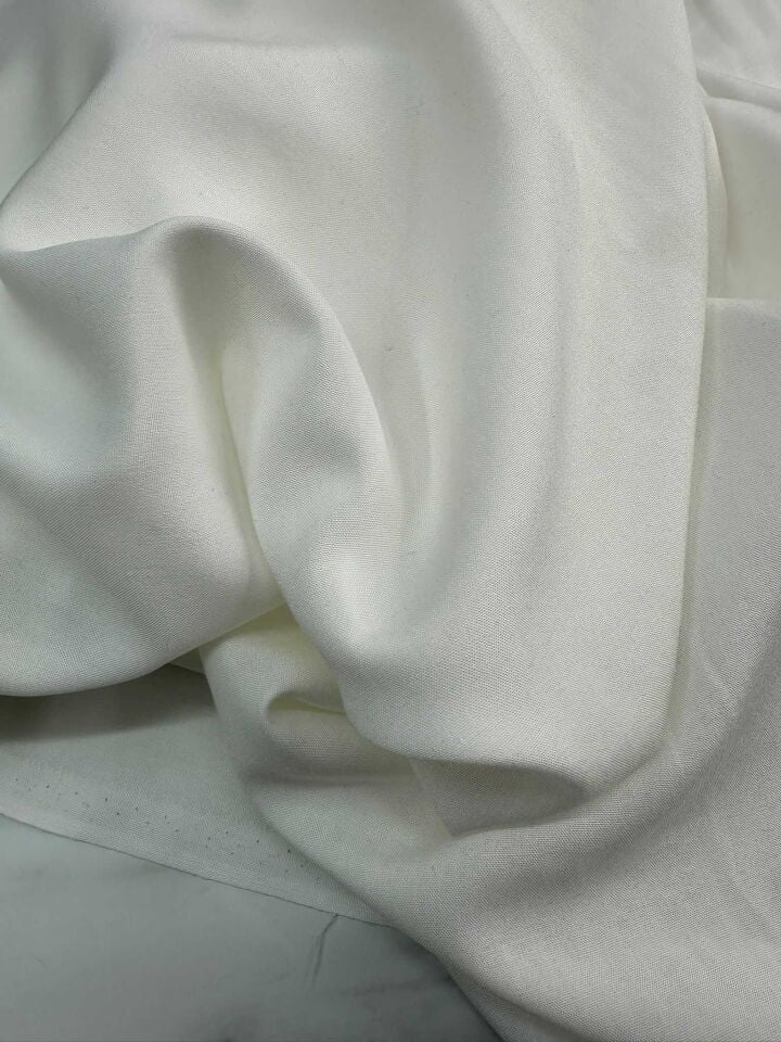 Düz Beyaz Viskon Yumuşak Dökümlü