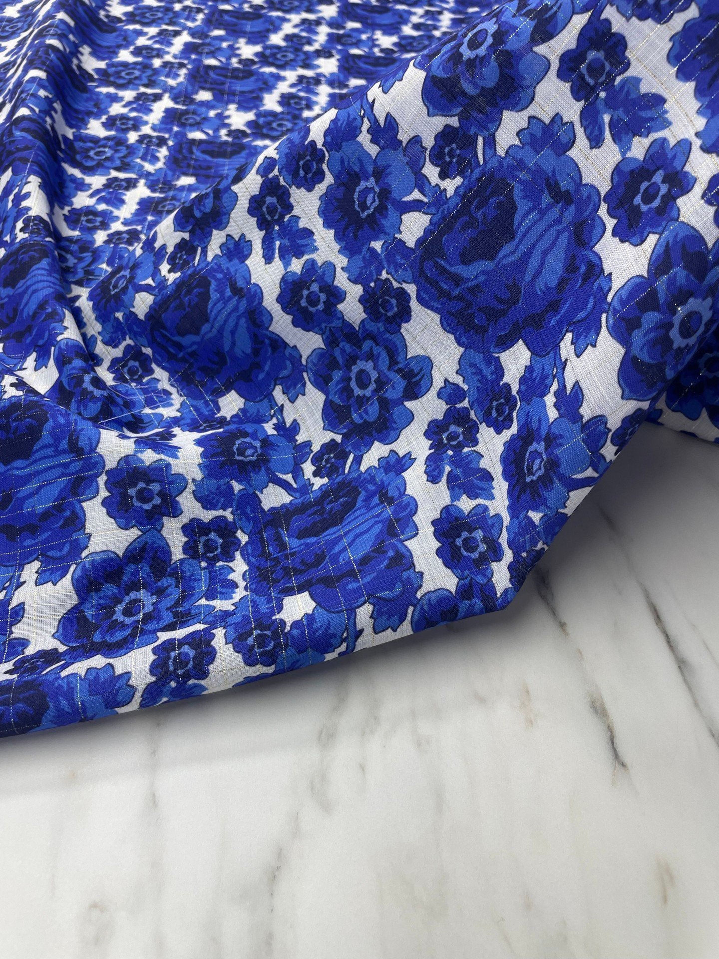 Altın Simli Mavi Gulja Gülü Desen Elbiselik Keten Kumaş