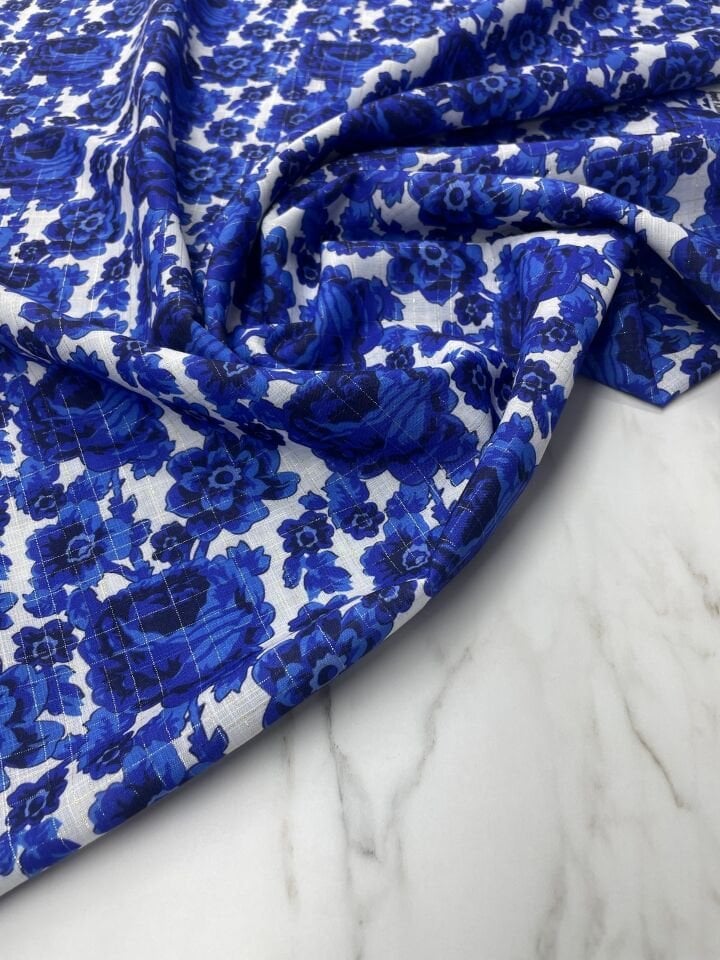 Altın Simli Mavi Gulja Gülü Desen Elbiselik Keten Kumaş