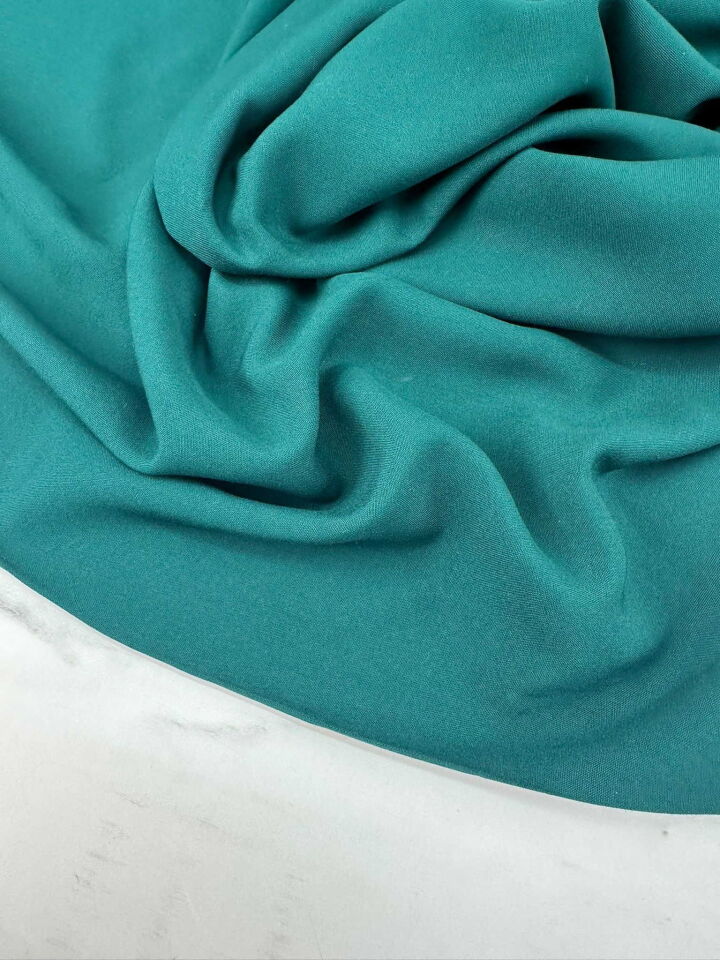 Yeşil Renk Düz Viskon Kumaş Yumuşak Dökümlü