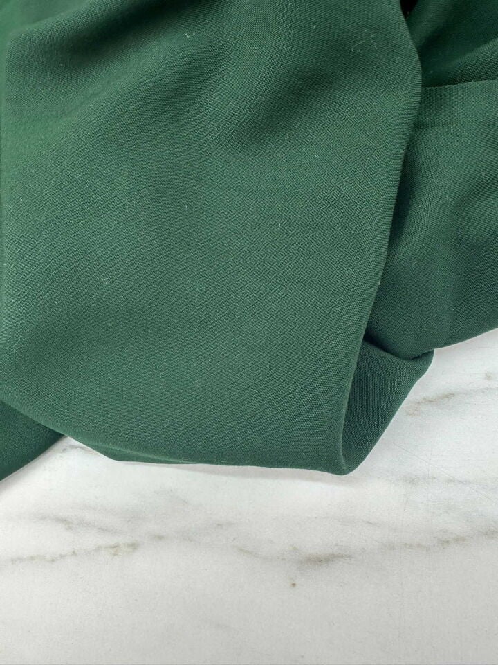 Koyu Yeşil Viskon Kumaş Yumuşak Dökümlü